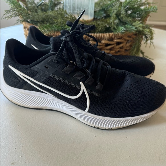 Women’s Nike Tennis shoes - Picture 2 of 5
